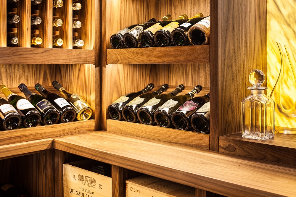 奢侈华丽 | 胡桃木透光石酒窖